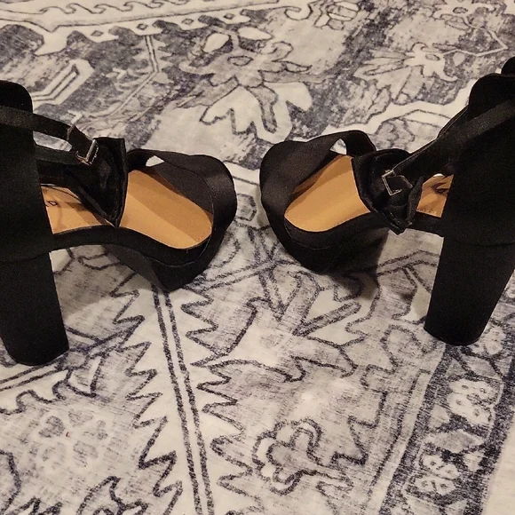Elegant Torrid Black Heels - Picture 4 of 7